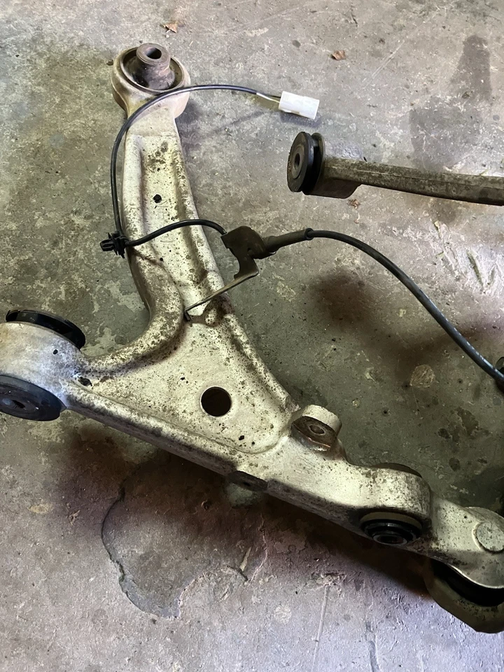 2006-2008 Mazda MX-5 Miata Front Right Side Spindle Knuckle w/ Hub Assembly RWD - Image 2 of 4