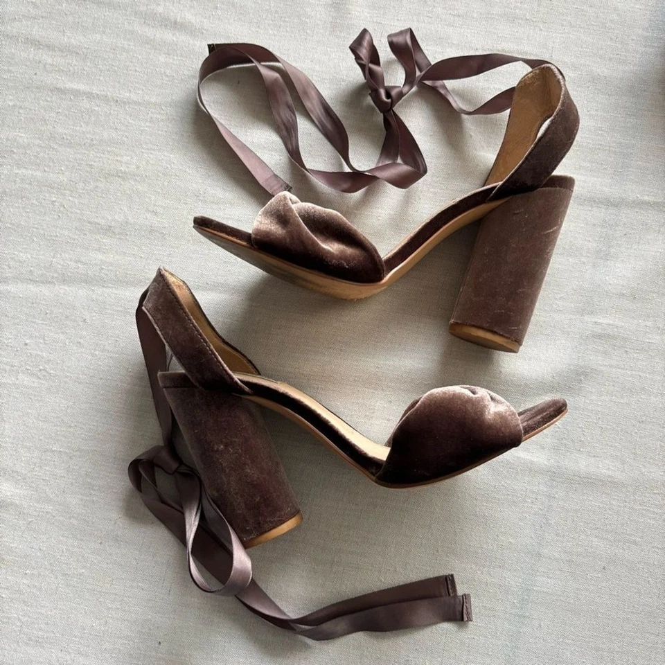 Steve Madden Clary-v Taupe Velvet Lace-Up Block Heel Sandals 9.5 - Image 3 of 4