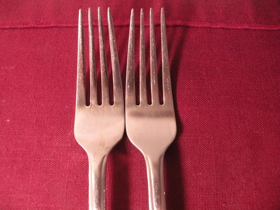 Set Of 2 Oneida HERA Dinner Forks 18/10 Stainless 8" - Image 2 of 4