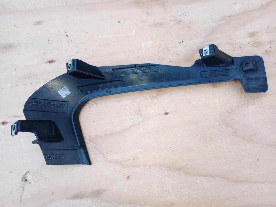 Крепежный кронштейн для левой стороны противотуманной фары 2016–2018 Chevrolet Malibu  - Изображение 2 из 4