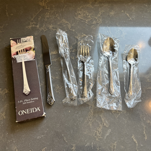 Oneida Golden Damask Rose Stainless Flatware 5 Piece Place Setting Heirloom NEW - Picture 1 of 10