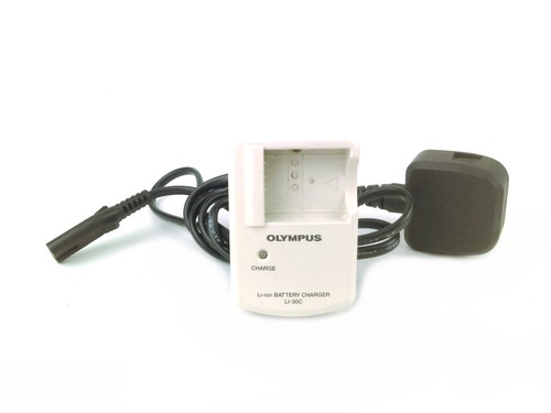 Genuine Olympus LI-30C Li-ion Battery Charger - In Excellent Condition