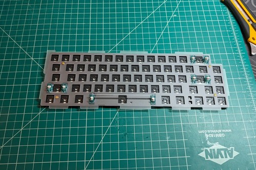 65% + Numpad Muted Mechanical Keyboard | Kang White Linear | Metropolis Keycaps - Picture 12 of 24