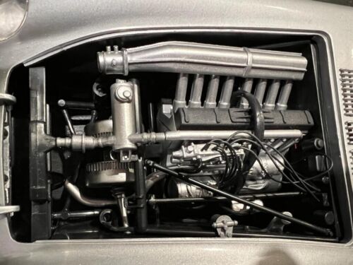 Mercedes 300 SLR Revell 1/12 - Foto 5 di 9