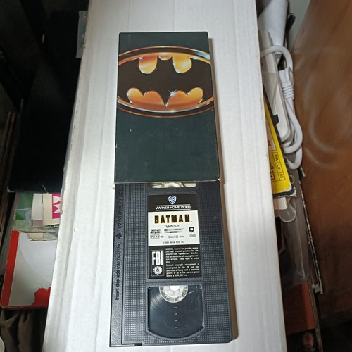 Batman VHS 1989 Michael Keaton Jack Nicholson - Picture 2 of 3