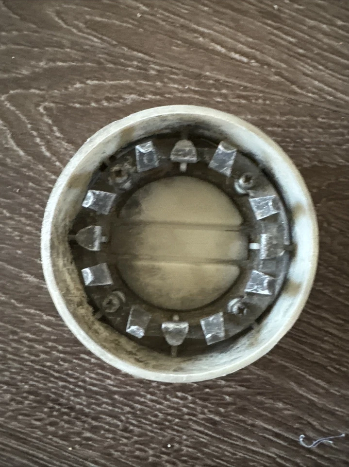 1987 - 1994 MITSUBISHI PRECIS OEM 13" WHEEL SILVER CENTER CAP 65688  C3B1 - Image 3 of 3