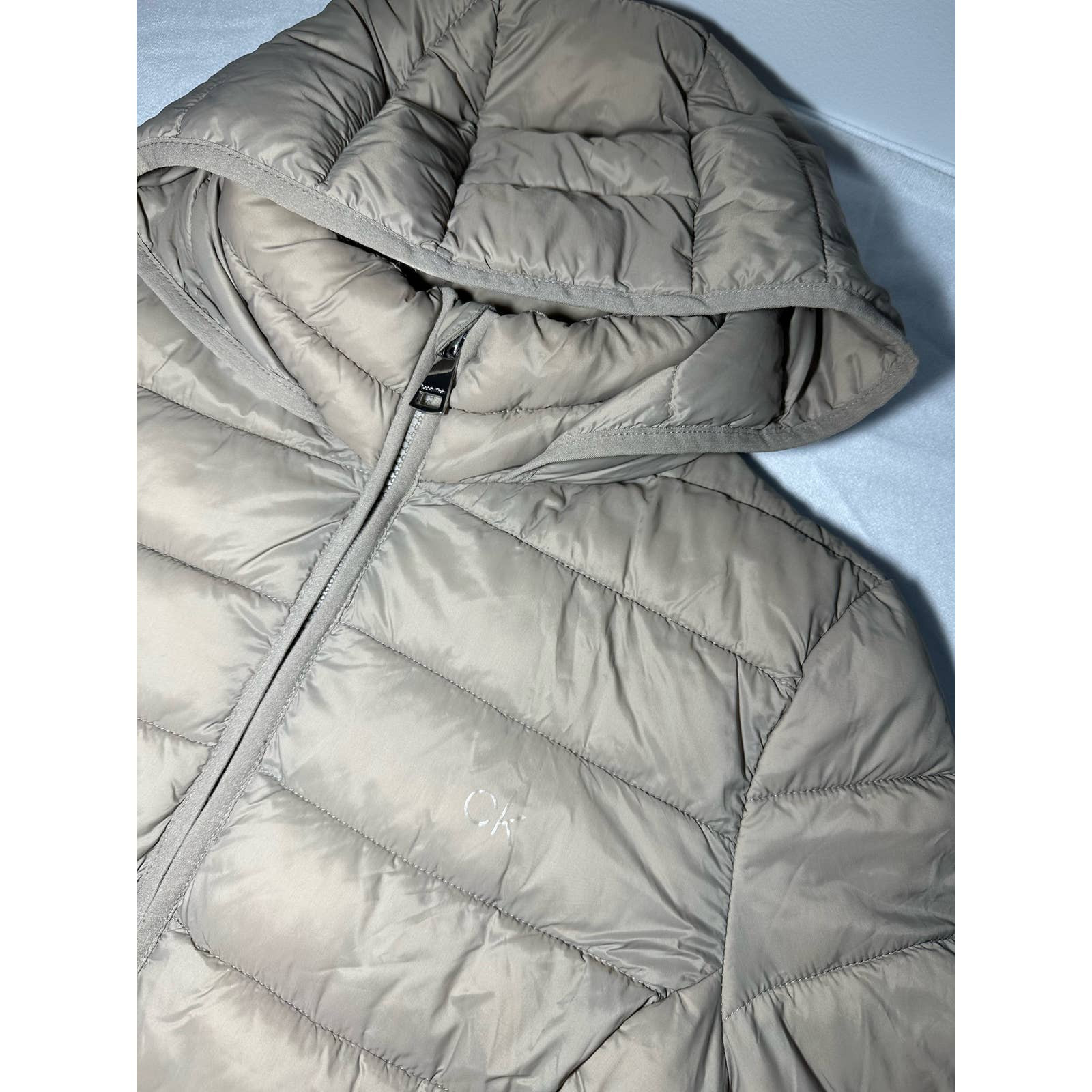 Calvin Klein Woman’s Tan Puffer Jacket Size Small Gem