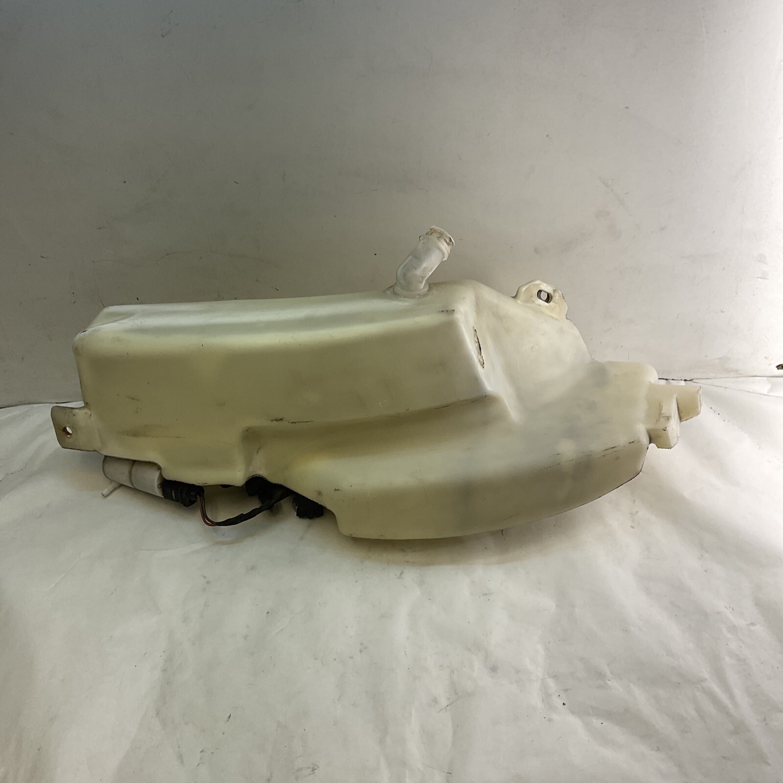 BENTLEY CONTINENTAL FLYING SPUR WINDSHIELD WATER TANK 2005 06 07 08 09 2010 OEM