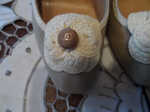 Chanel Beige Canvas Pumps W/ Ivory Trim & Floral Detail (+COA) Size 38B - Picture 11 of 22