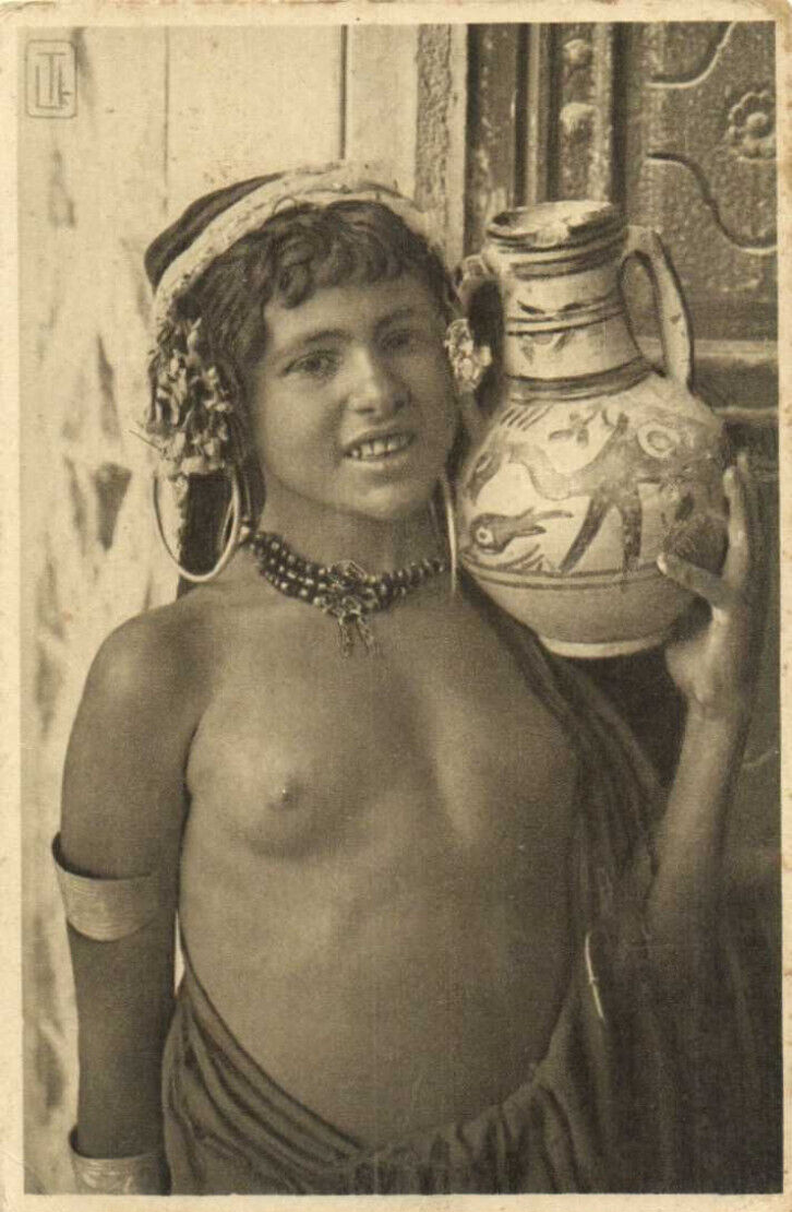 North Africa nude Beauty arab Girl ethnic original early 1914s photo postcard