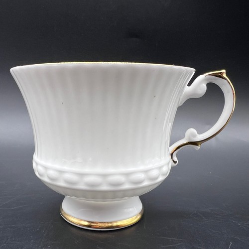 Elizabethan Charmaine White Tea Cup & Snack Under Plate Set Gold Trim England - Picture 5 of 8