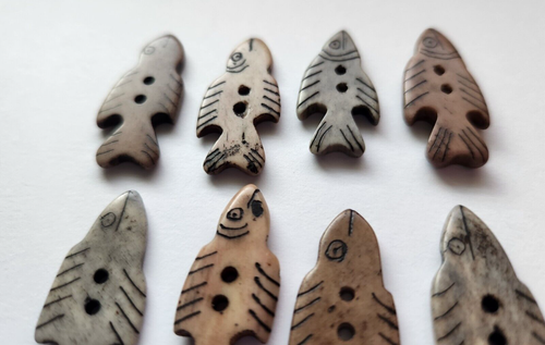 2-hole Fish Buttons - Picture 4 of 23