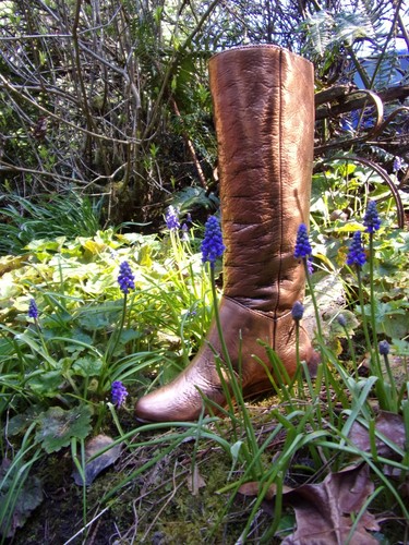 vintage bronzed~coppered tall women's boot! (1) single~great dried flower holder - Picture 3 of 11