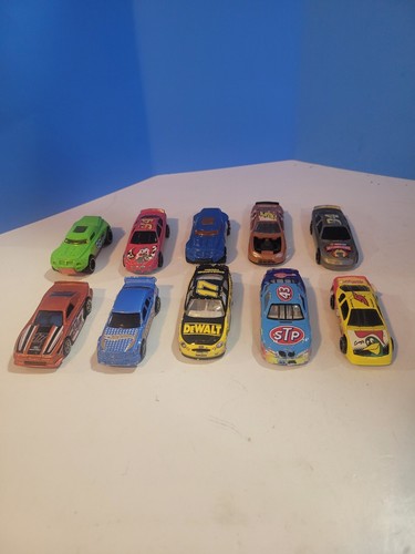 Lot Of 10 Nascar Type Hot Wheels Diecast Cars - Picture 4 of 9