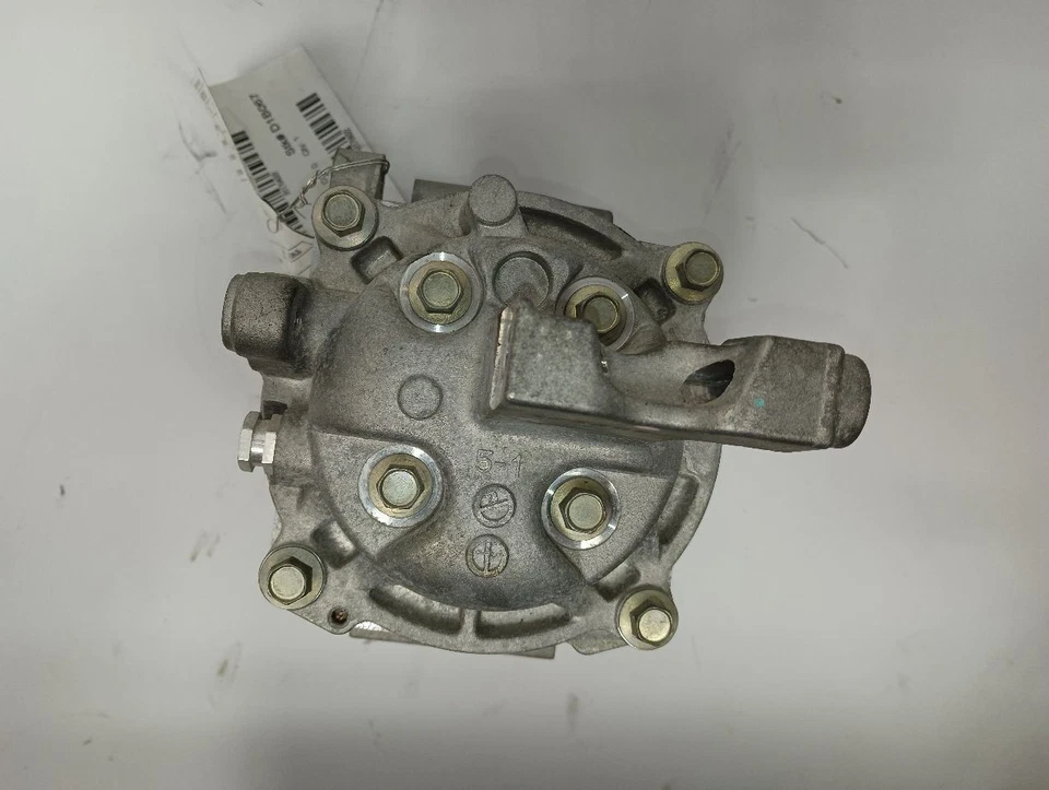 Compresor de aire acondicionado de 2001 Subaru Legacy Outback 2,5 L 11704022 Foto 4 de 4