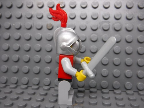 LEGO Castle Kingdoms 2010 MINIFIGURE cas444 LION KNIGHT Set 7950 - Picture 2 of 5