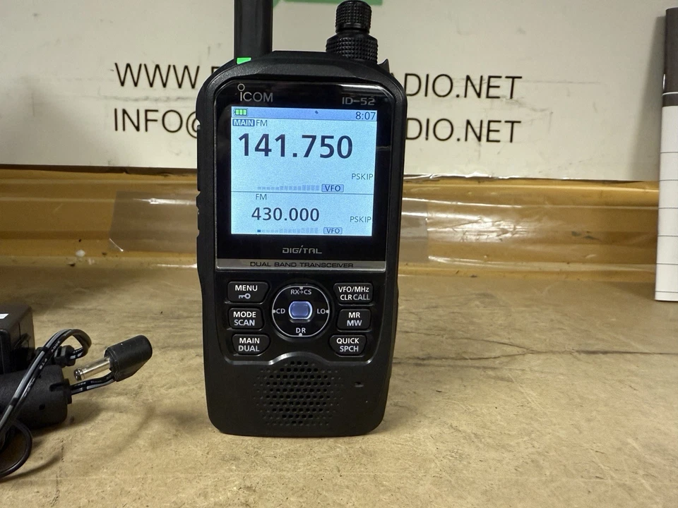 Icom ID 52e pari al nuovo 08/2025 Garanzia Ufficiale - Immagine 2 di 4