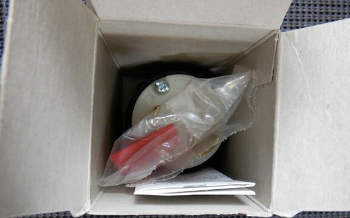 Cooper Arrow Hart CWL1030P 30A 3P 3W 125/250V L10-30P Twist Lock Plug - Picture 3 of 7