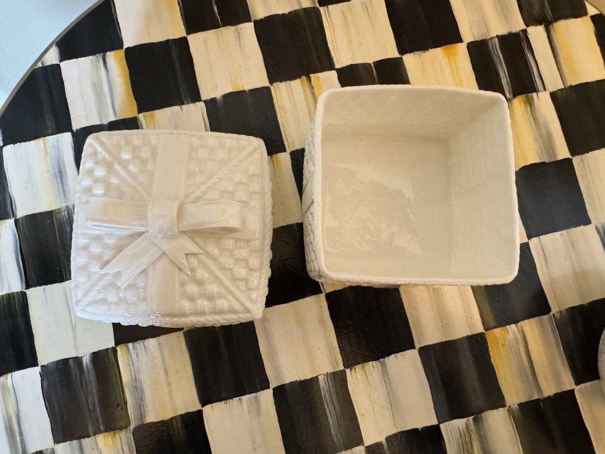 美品 ティファニー ウィーブ エッグ 小物入れ SYBIL CONNOLLY Tiffany & Co Sybil Connolly Large Tiffany Weave Trinket Box Mint