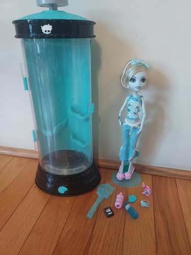 Monster High Dead Tired Lagoona Blue Trinkstation fast komplett Playset