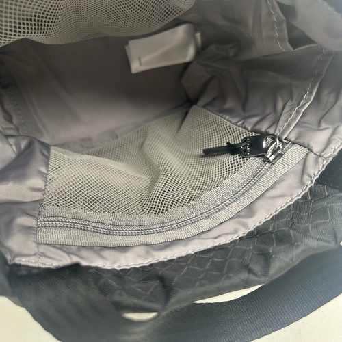ATHLETA Excursion Bucket Crossbody BAG Schwarz Handtasche Umhängetasche Tasche Nylon - Bild 10 von 11