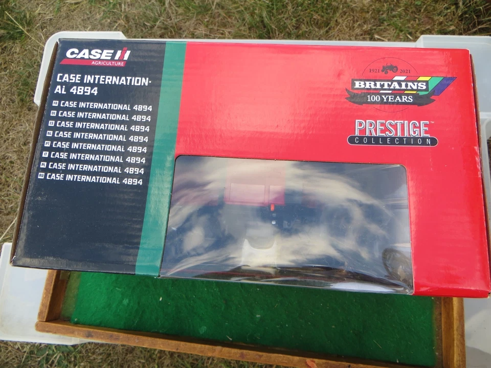 BRITAINS FARM PRESTIGE CASE INTERNATIONAL 4894 TRACTOR 100 YEARS 43295 1/32 MIB - Image 3 of 4