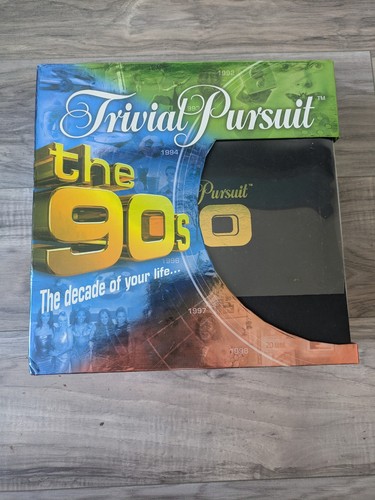 Game Trivial Pursuit The 90s The Decade of Your Life Board Game, Complete. - Picture 5 of 7