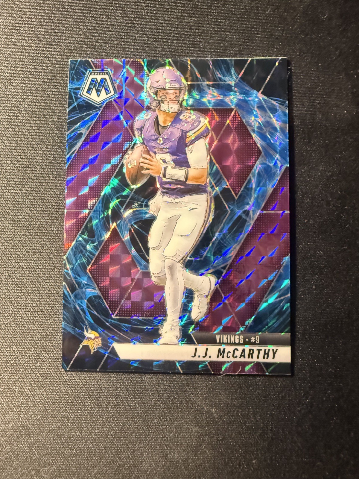 2025 Panini Mosaic JJ McCarthy Genesis Prizm SSP Case Hit Vikings #195