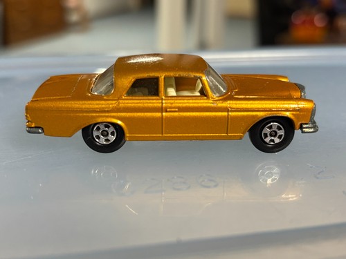 Matchbox Superfast #46 Mercedes 300SE - Picture 2 of 9