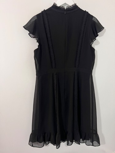 NUEVO Vestido Adrianna Papell Negro Cuello Alto Volantes Calce Acampanado Texturizado - Imagen 5 de 10