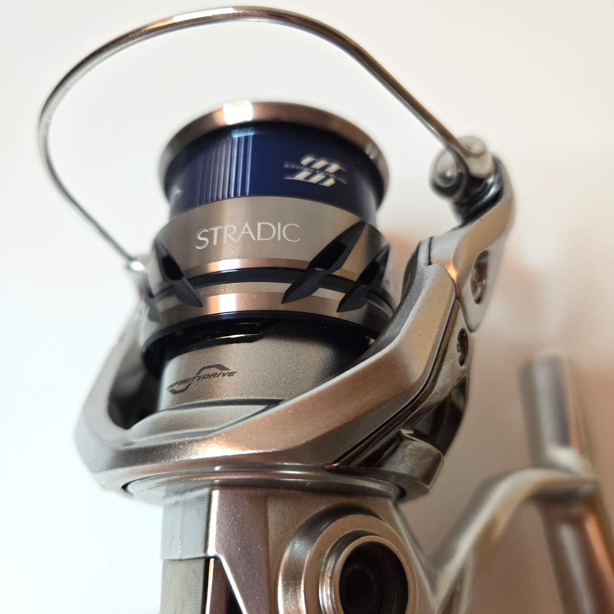 Shimano 23 Stradic C2000S Spinning Fishing Reel 045782 Japan