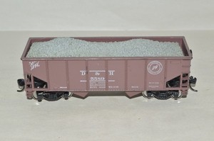 HO scale Athearn Delaware & Hudson RR 2 bay hopper car train MW KDs w/ load