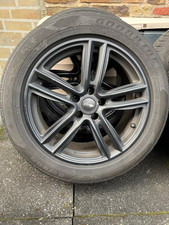 4 Winterreifen auf matt-schwarzen Felgen 245/50/R18 - 104V