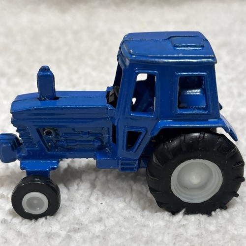Farm Tractors 2 Die-cast Metal & 1 Die-cast Metal Farm Wagons Vintage - Picture 2 of 14