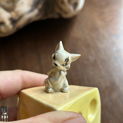 Vintage MCM Mouse & Cheese Salt & Pepper Shakers - Picture 4 of 11