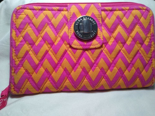 VERA BRADLEY Cartera Turnlock Ziggy Zags Bolso sin asas con cremallera Rosa Caliente Naranja Monedero - Imagen 1 de 9