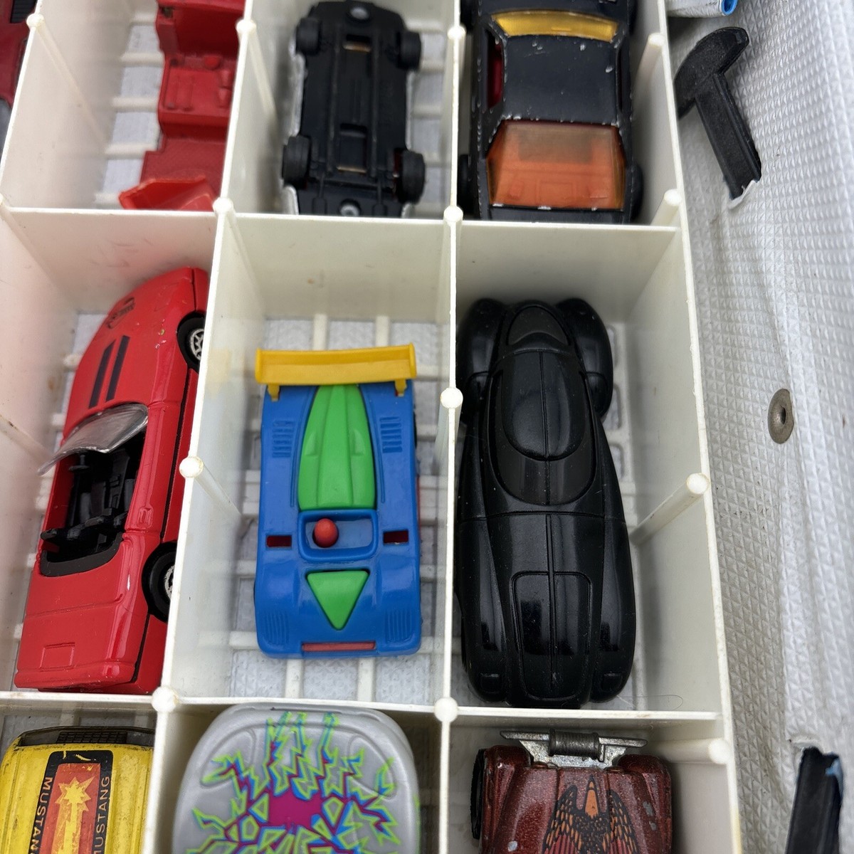 Vintage 1980 Hot Wheels Car Collectors Storage Case