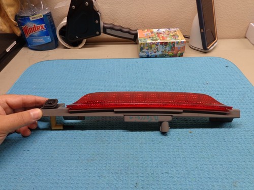 CHEVROLET EQUINOX 10 11 12 13 14 15 16 17 CENTER 3RD THIRD BRAKE STOP LIGHT - Picture 7 of 7