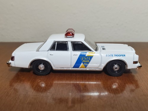 Personalizzato scala 1/64 New Jersey Polizia di Stato anni 80 Dodge Diplomat - Foto 6 di 8