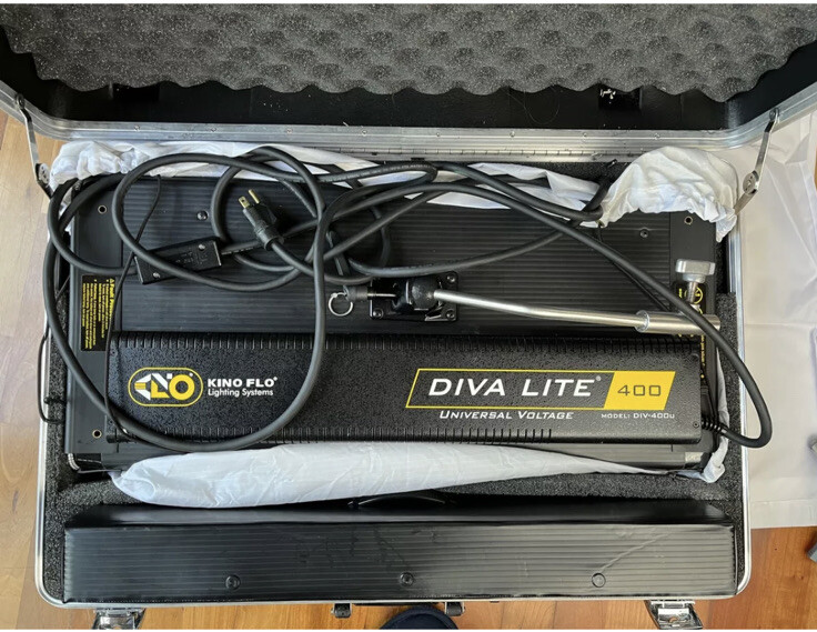 Kino Flo DIVA LITE 400 照明機材　予備あり Kino Flo Diva-Lite 400 Fluorescent Light Flight Case Kit with