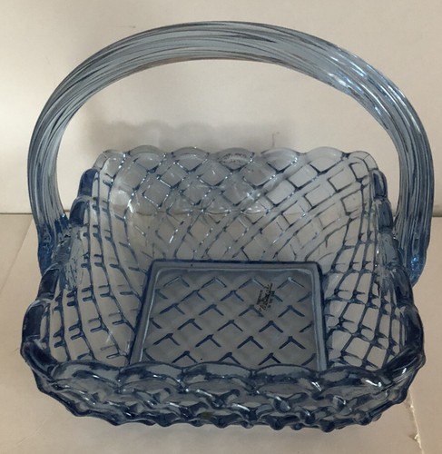VINTAGE LE SMITH HANDMADE IN USA LIGHT BLUE TRELLIS GLASS SQUARE BASKET - Picture 3 of 6
