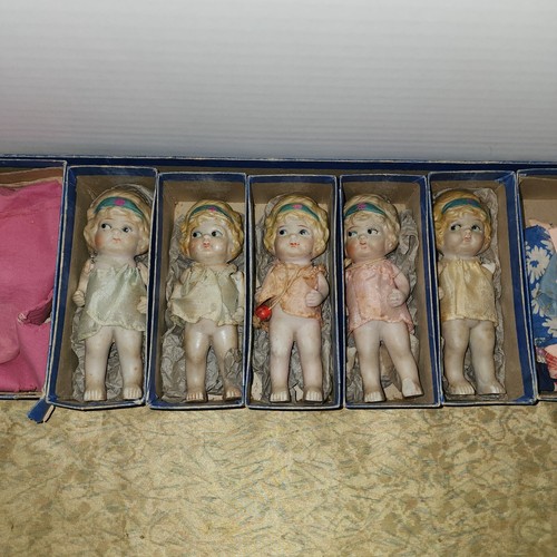 Vintage Fünffache Puppe und Nähset - Bild 4 von 9