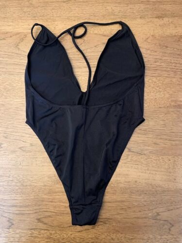 Nuevo traje de baño ASOS negro liso EE. UU. 8 T espalda alta pierna inmersión de una pieza - Imagen 2 de 2