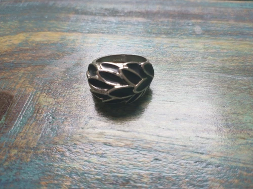 Vintage Silver Tone 18K HGE Costume Jewelry Ring Black Enamel Leaves Size 8