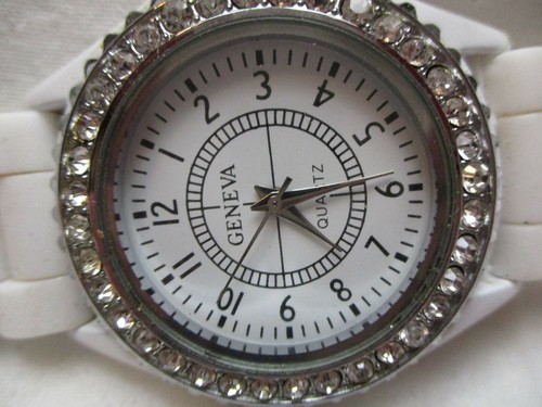 White Geneva Watch, Rhinestones, Rubber Buckle Band - 第 2/12 張圖片
