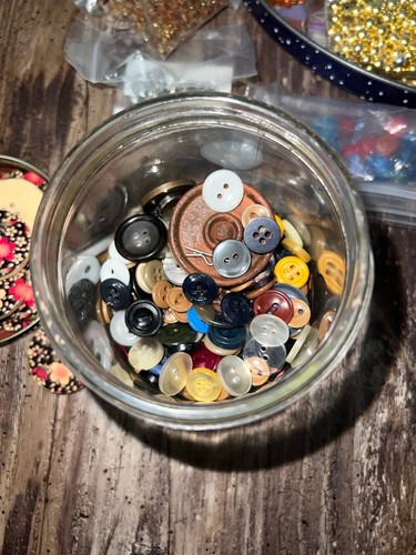 1500+ Vintage Buttons and Beads Set, DIY Craft Lot, Sewing lot, jewelry bead bun - Picture 6 of 12