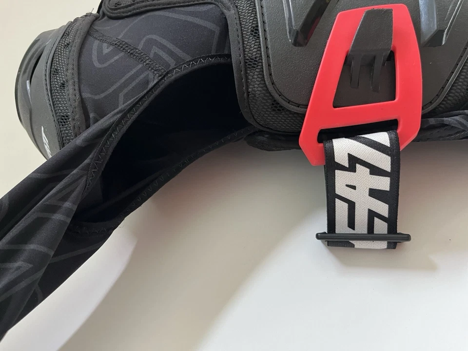 LEATT Junior Kids Youth 4.5 Pro Motocross MX armadura protetora de peito - Preto/vermelho - Imagem 3 de 4