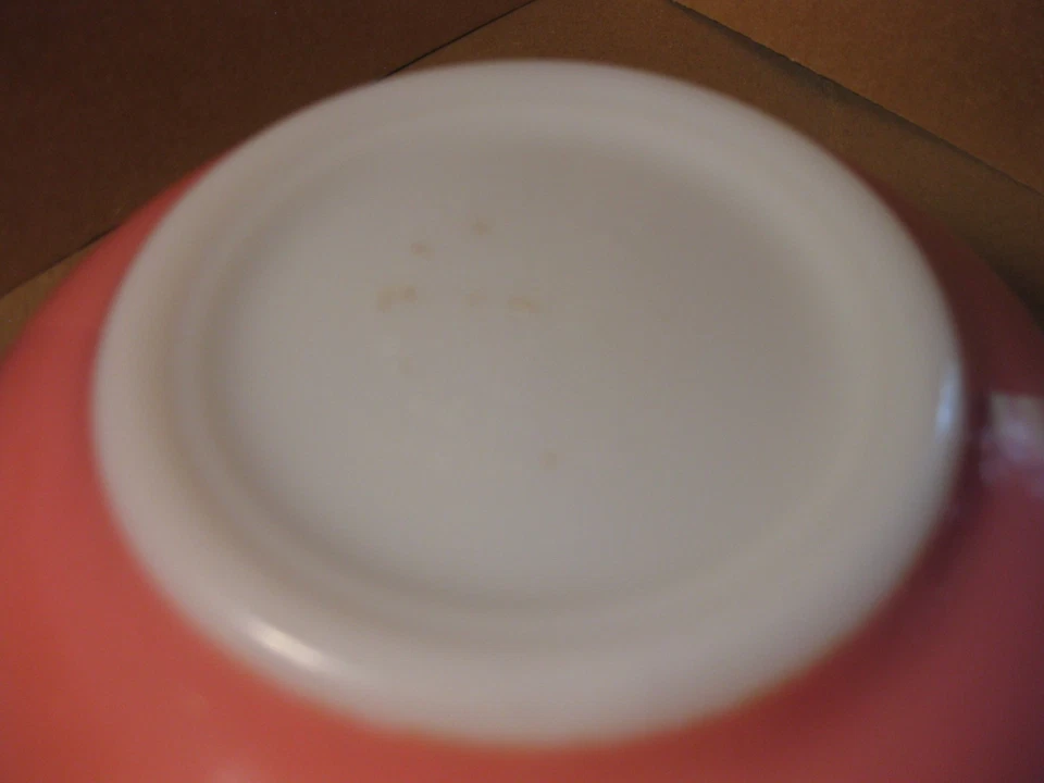 Pyrex Cinderella Mixing Bowl Gooseberry white on pink 442 - 1 1/2 qt - image 2 of 4