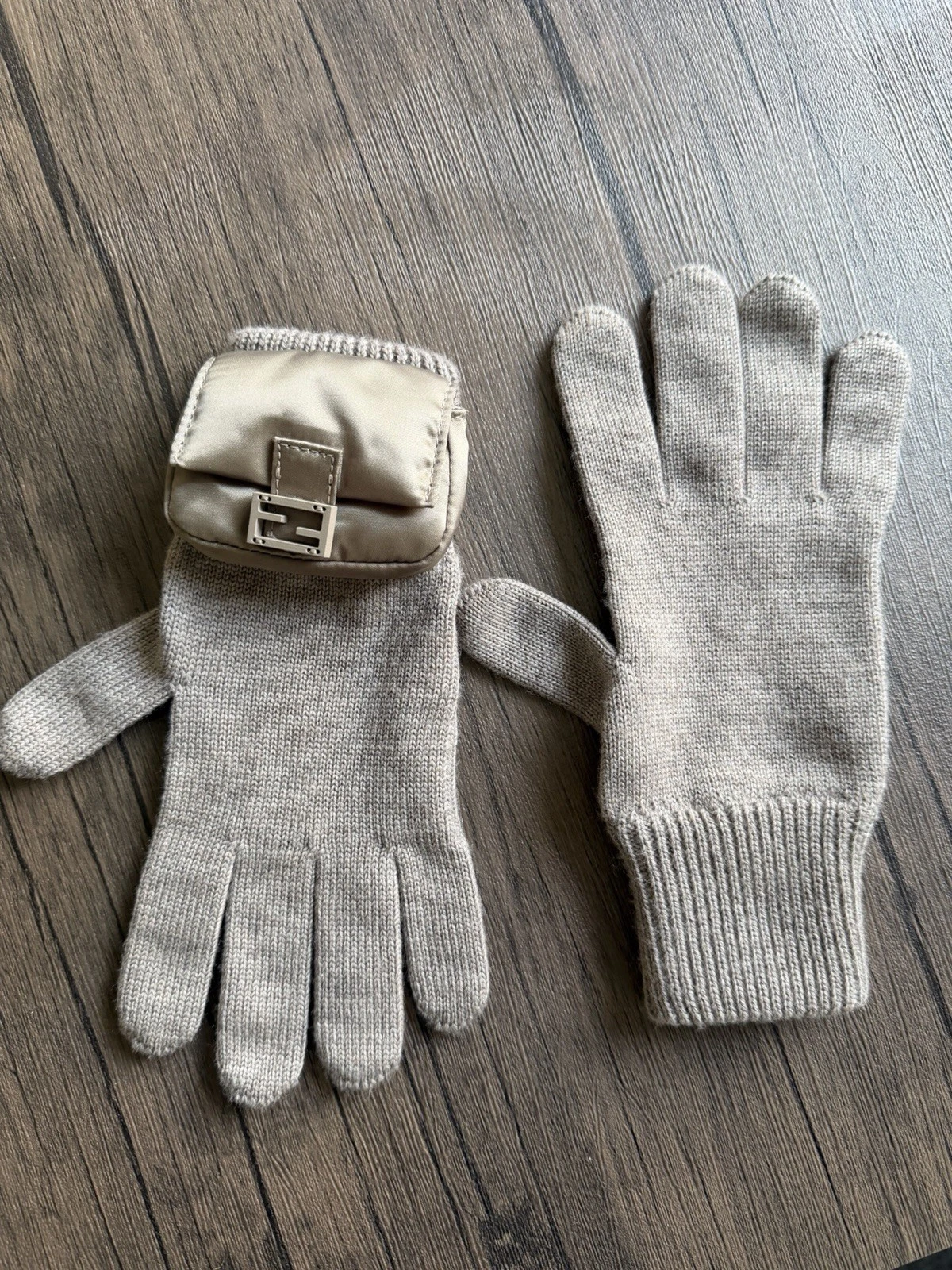 Fendi Knit Gloves with Mini Baguette Pocket Detail – Beige