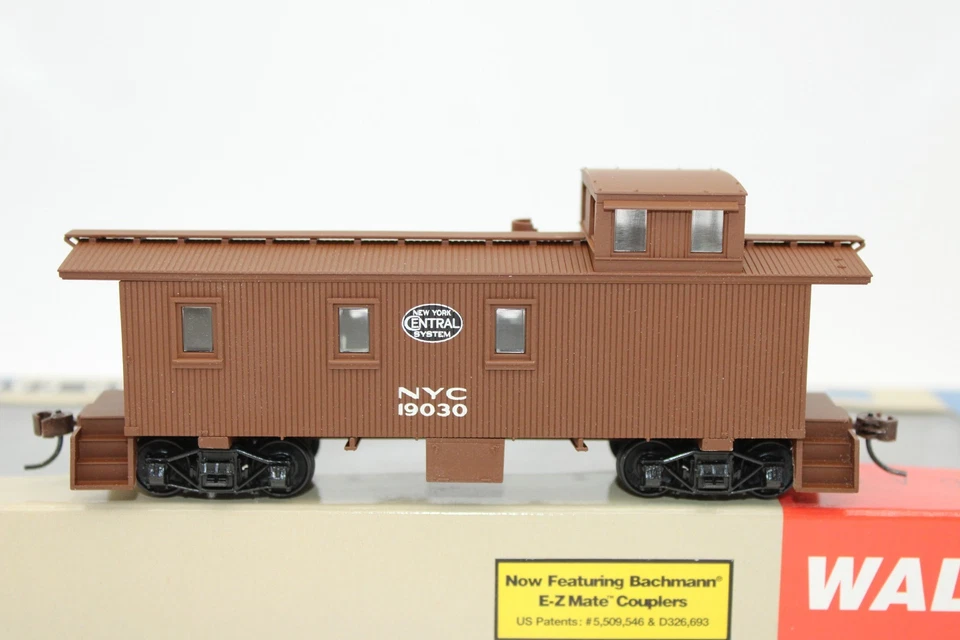 Walthers HO Scale NYC New York Central 30' Wood 3 Window Caboose Car #19030 NOS - Image 2 of 4